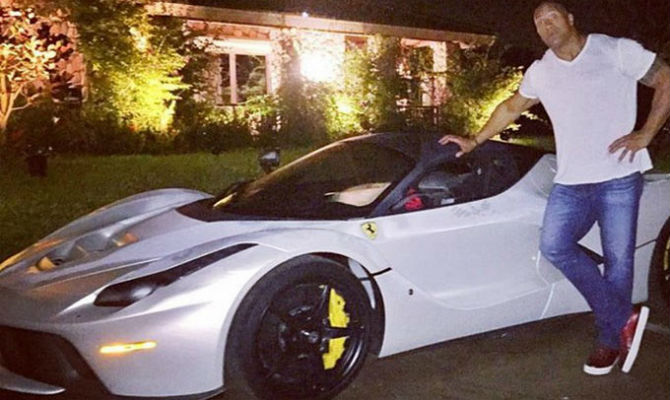Dwayne Johnson Compra Uma Ferrari Para Dublador Brasileiro