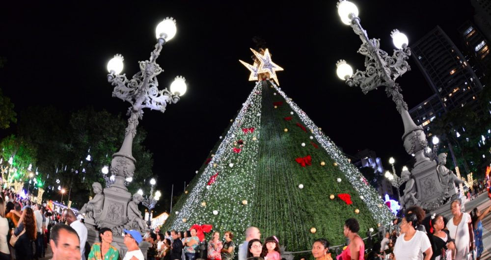 Salvador inaugura decoração, iluminação e programação de Natal