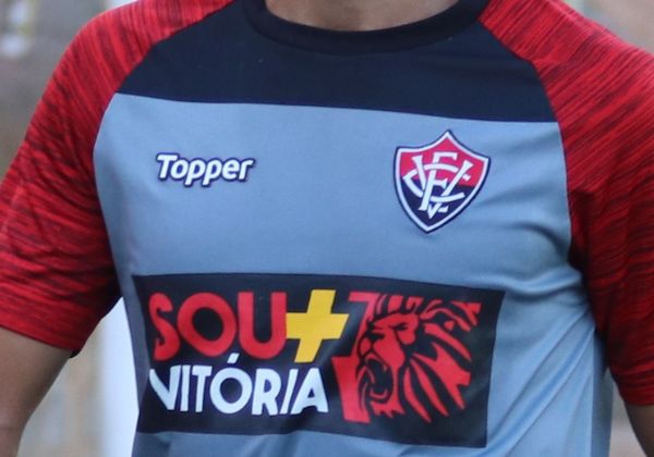 Topper surge como favorita para voltar a vestir o Vitória